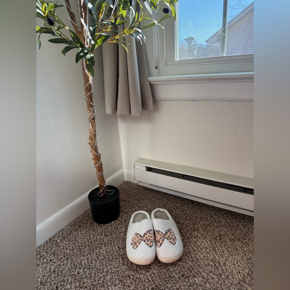 *NEW* Leopard print bow slippers